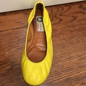 Beautiful pair of yellow lanvin flats